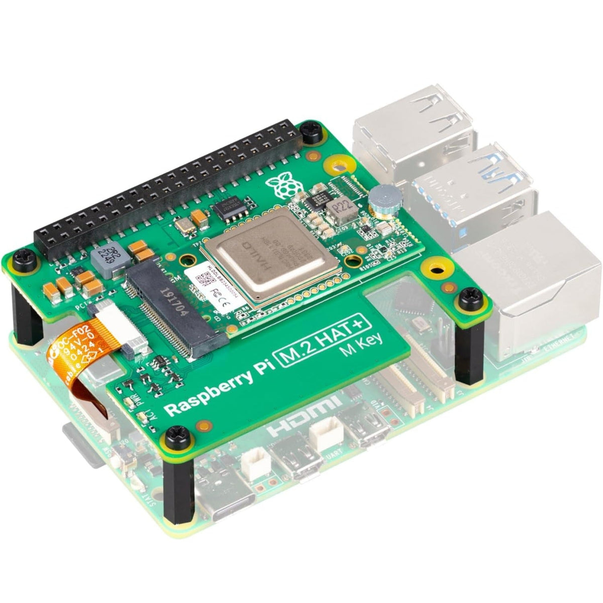 安裝在樹莓派 5 上的 Raspberry Pi AI 套件，清晰可見 M.2 HAT+ 透過 PCIe 介面連接主板。