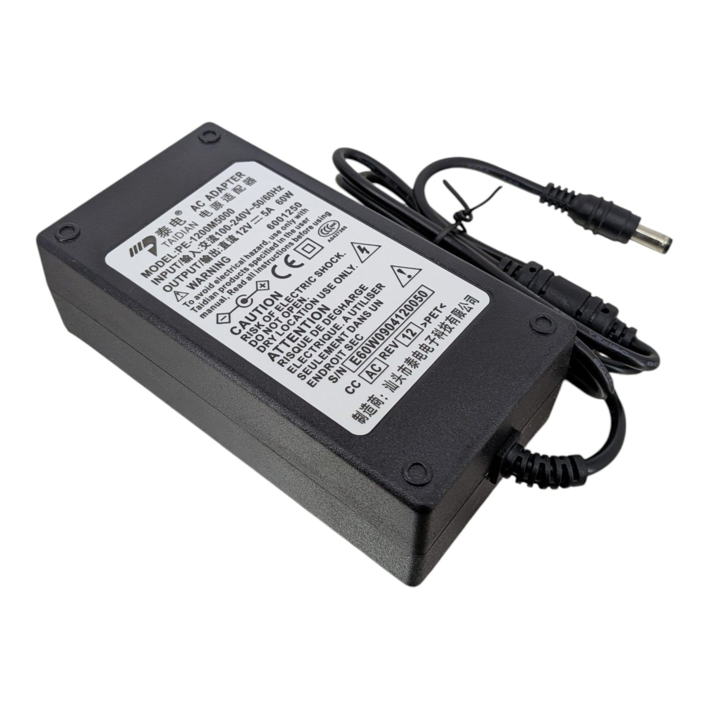 TAIDIAN 火牛底部的規格標籤，清晰顯示 12V 5A 的強勁輸出及各項國際安全認證。