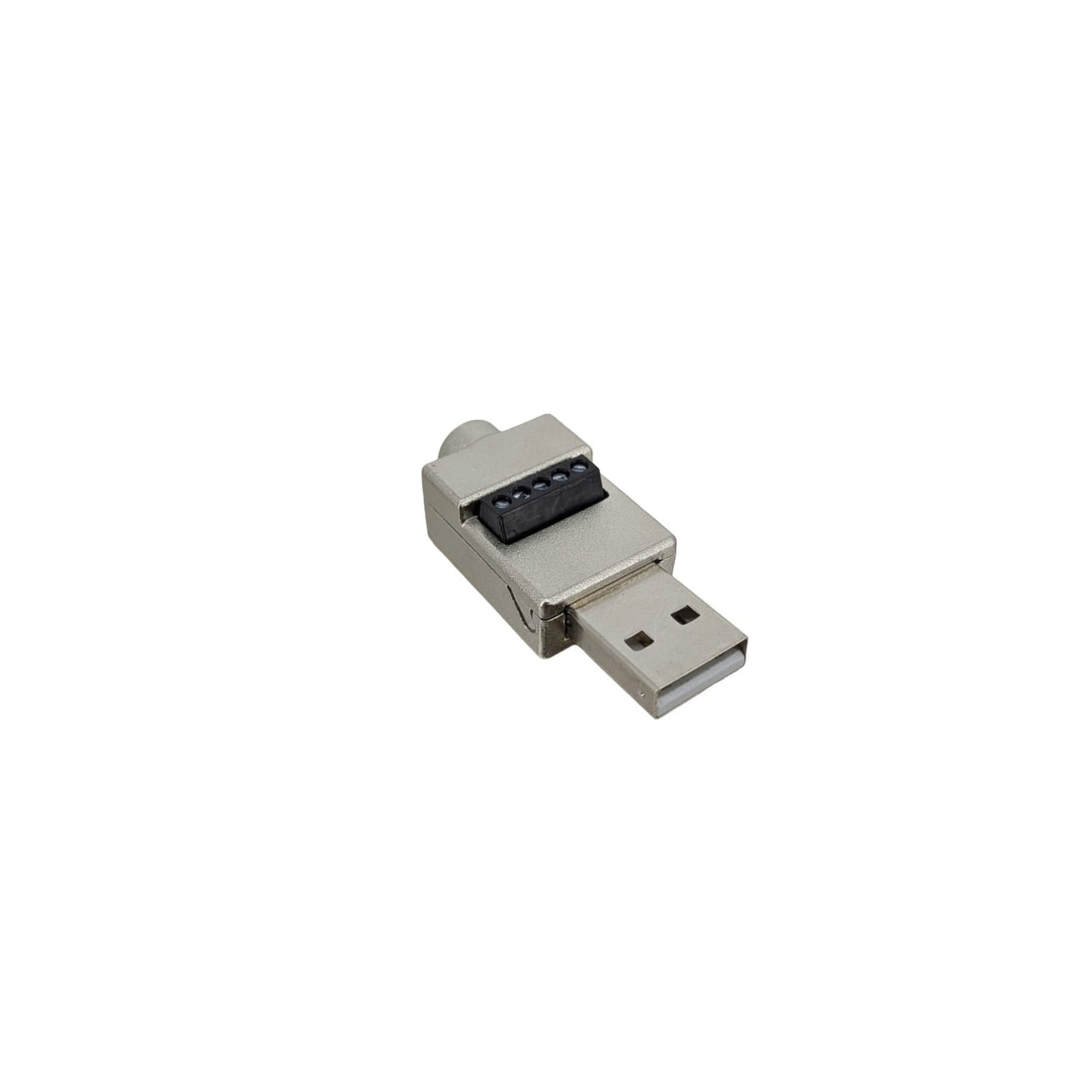 USB Type-A 公頭免焊插頭特寫，堅固的合金外殼提供極佳的抗拉扯及防干擾保護。