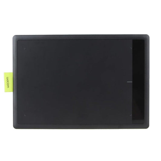 Wacom CTL-671 繪圖板正面外觀，黑色繪圖區域配以青綠色標籤。
