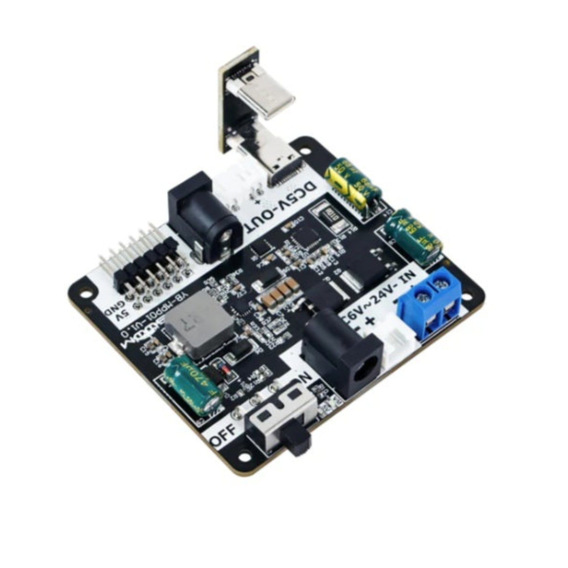 Yahboom 電源板接上專屬雙 Type-C 轉接器，實現 Raspberry Pi 5 的無障礙直接供電。