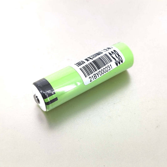 18650 rechargeable battery, 3.7V lithium-ion battery, ideal for flashlights and lasers.