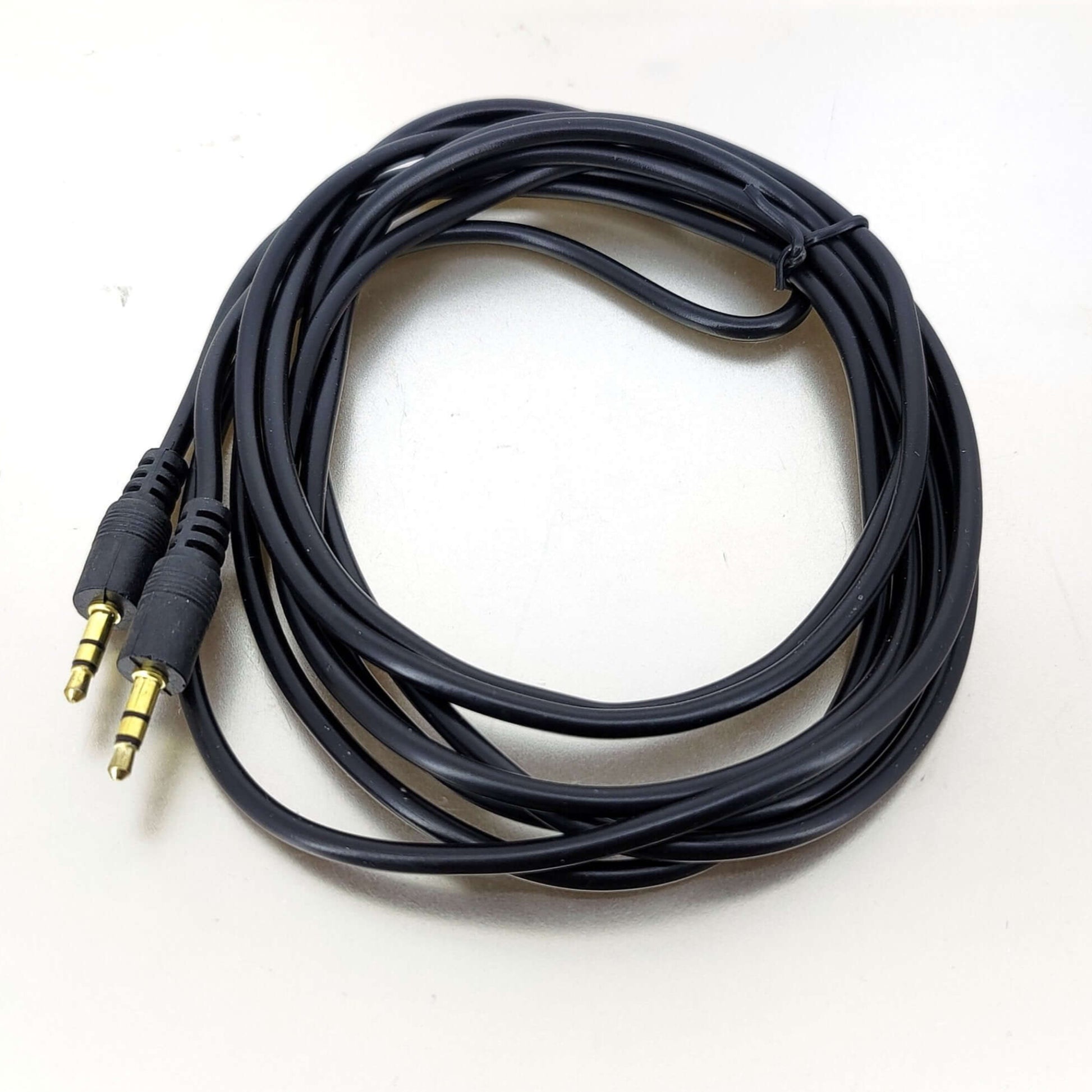 3.5mm audio cable, 1.5m/3m length, male to male, black stereo jack plug, wired connectivity.