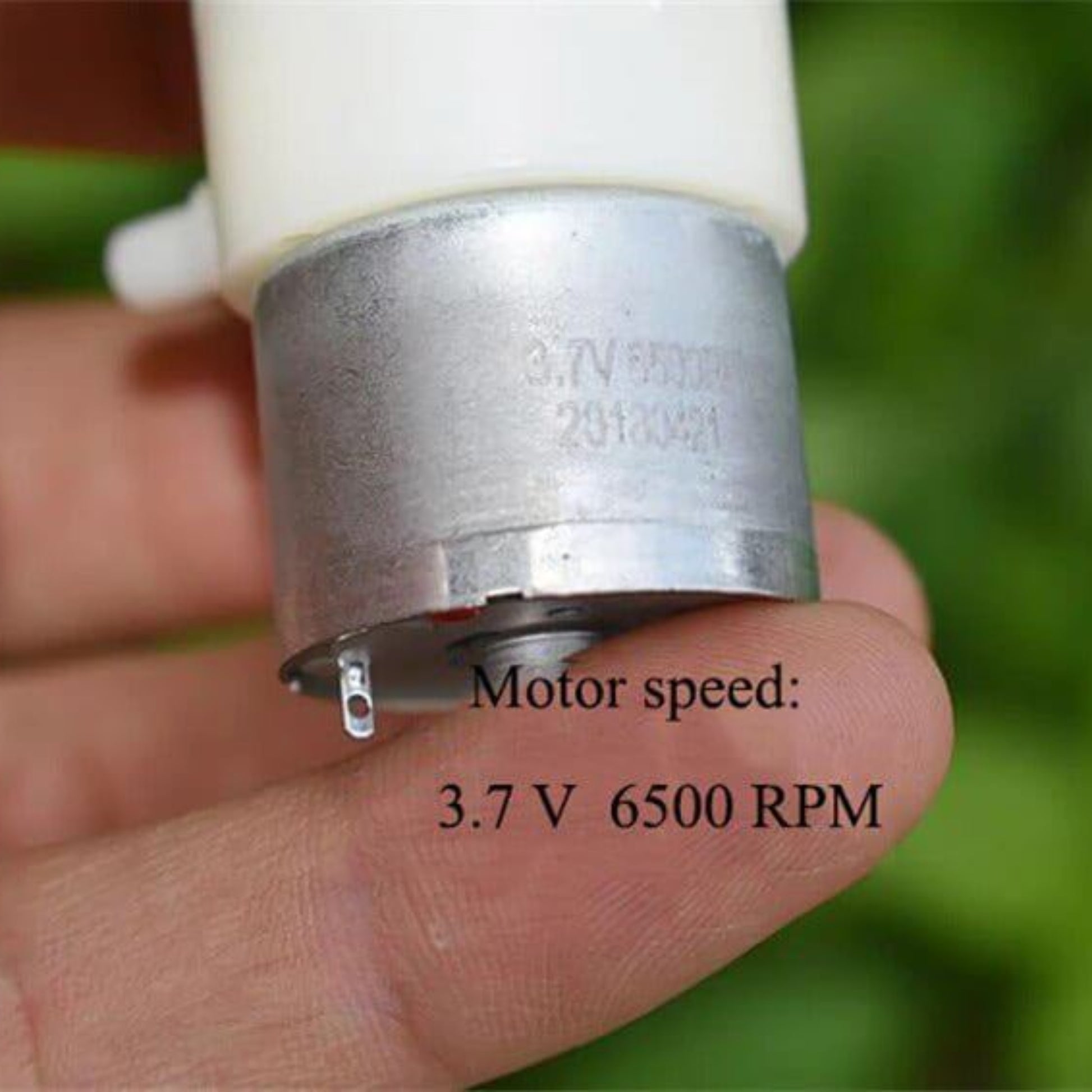 Close-up of a 310 mini vacuum pump motor showing specifications: 3.7V, 6500 RPM, ideal for negative pressure applications.