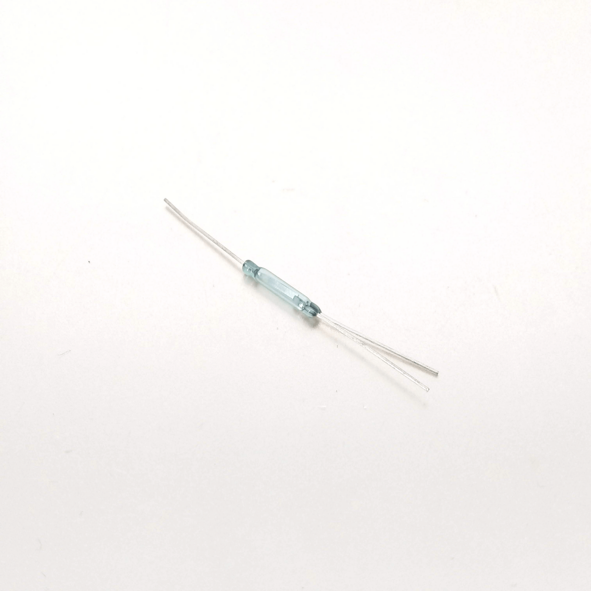 Detail of the hermetically sealed glass tube and internal rhodium contacts of the sensor.