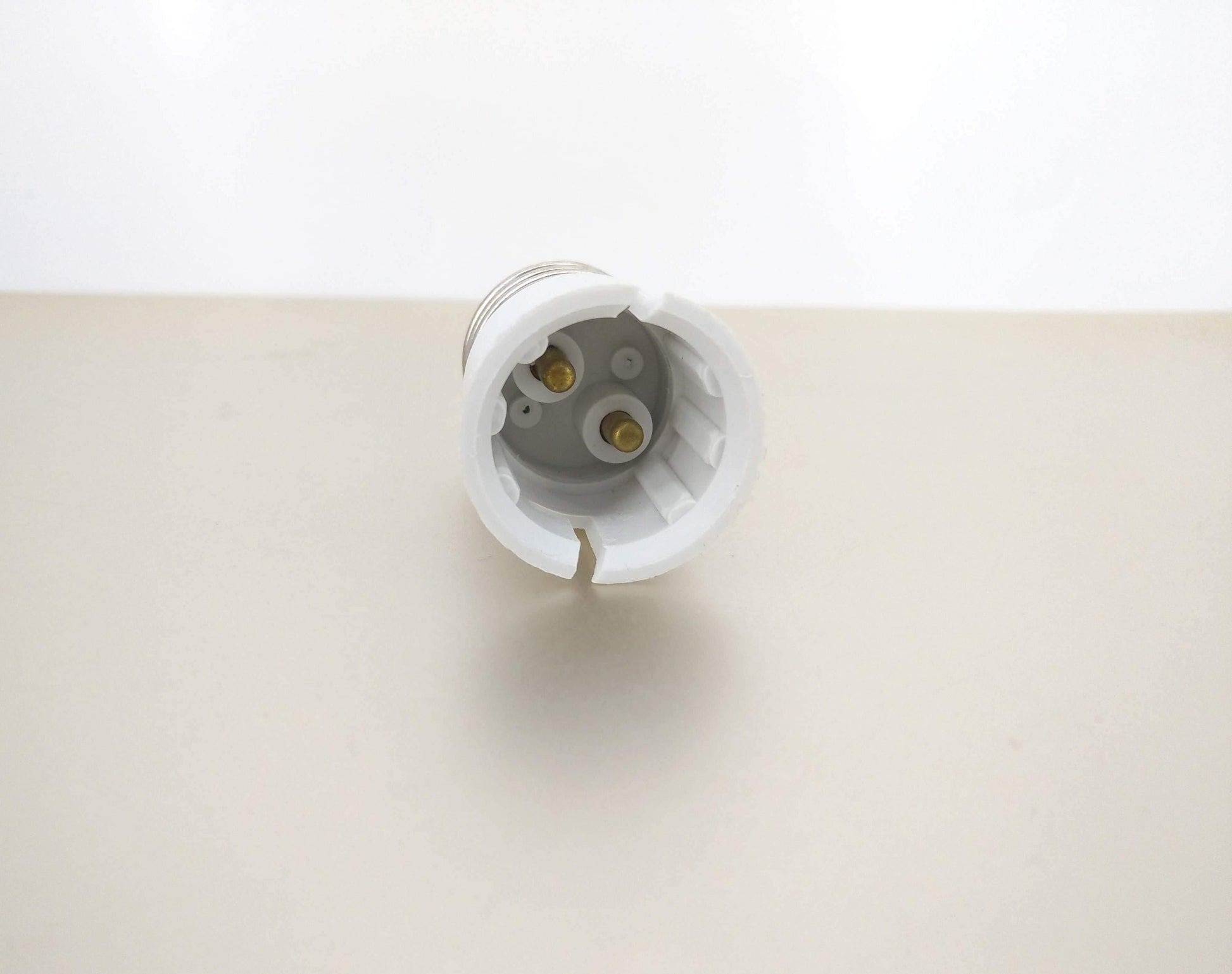 E27 Male to B22 Female Light Bulb Lamp Screw Socket Converter Adapter Holder - Sun Cheong Computer Company Limited