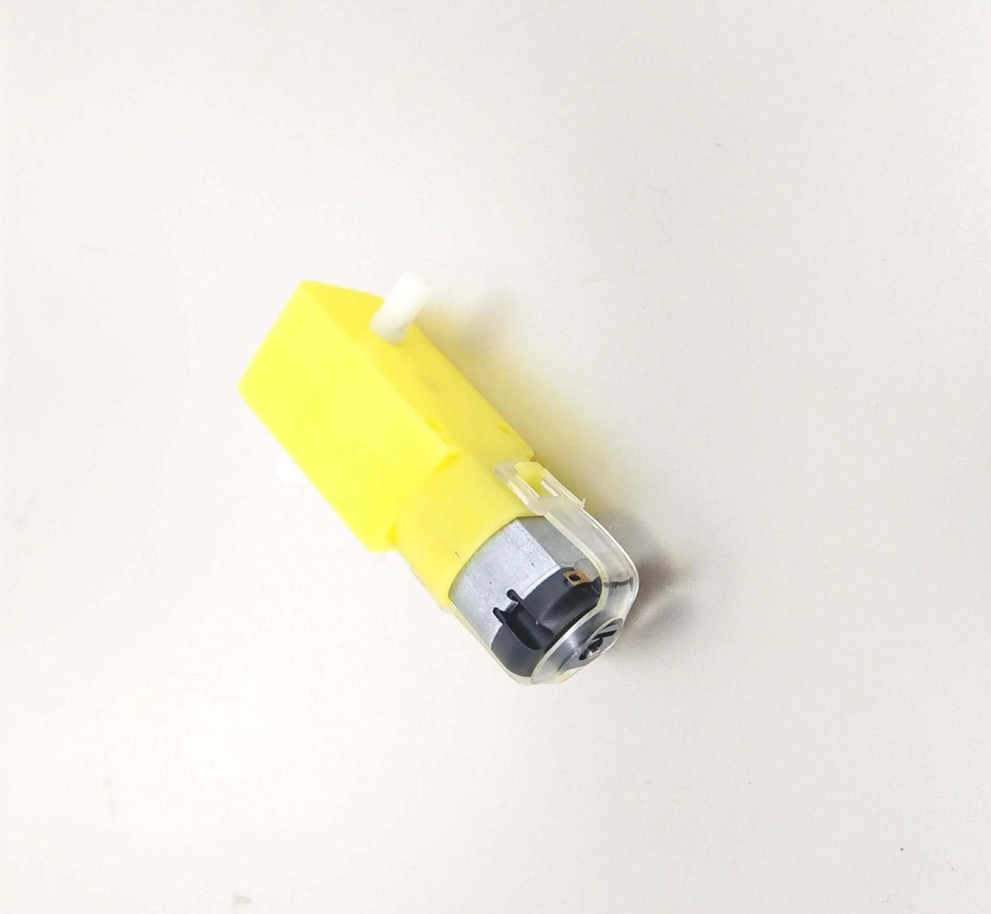 3-6V DC gear motor for Arduino smart car, featuring a dual shaft design, ideal for DIY robotics projects.