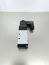 Load image into Gallery viewer, 5 Way 2 Position 1/8&quot; Pneumatic Solenoid Valve DC 12V
