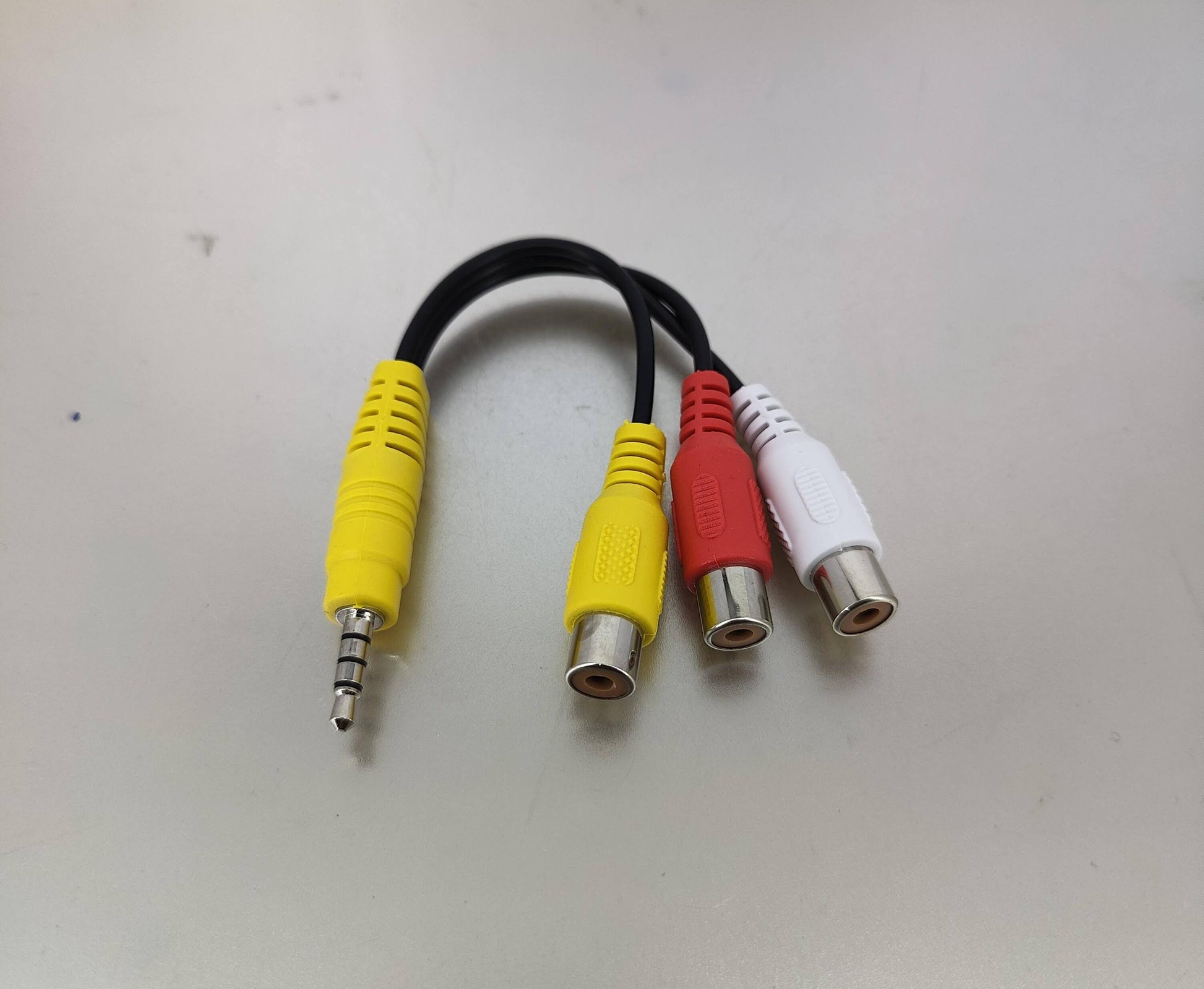 RCA to 3.5mm cable hk
