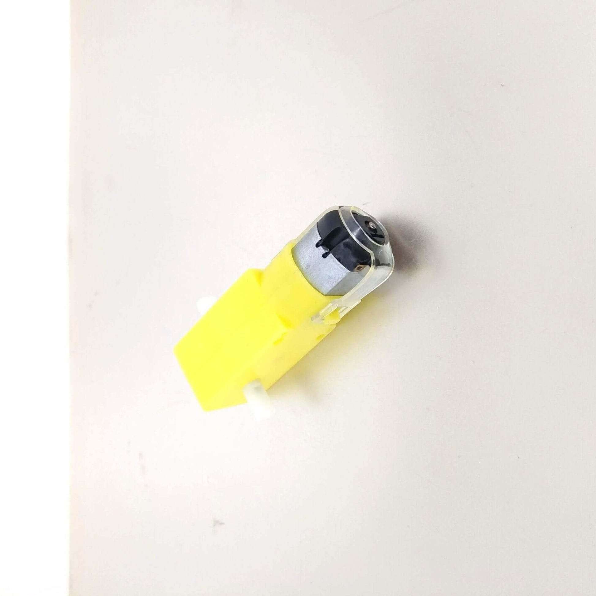 3-6V gear motor for Arduino smart car, dual shaft DC motor in yellow, ideal for DIY robot kits.