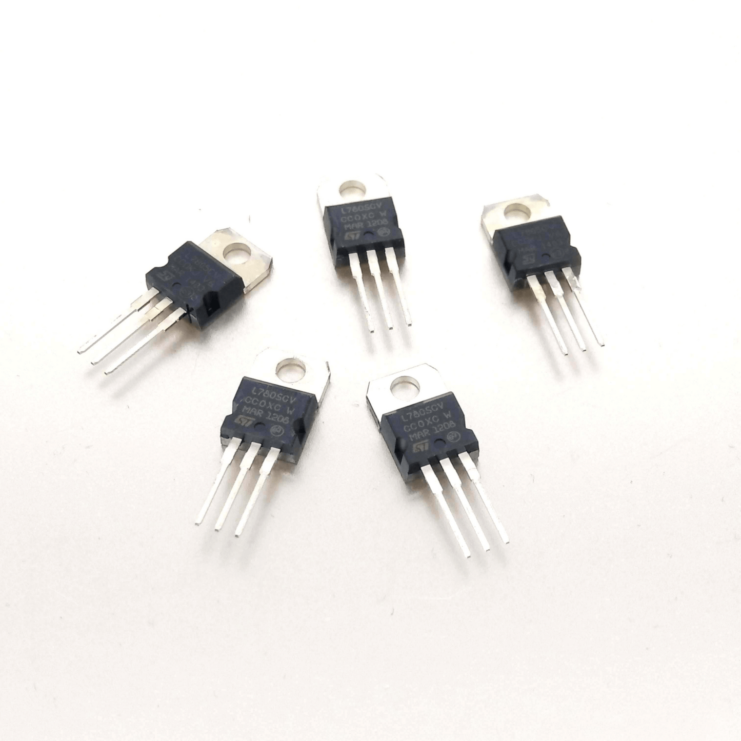 5pcs of L7805CV three-terminal regulators, 1.5A, 5V, ideal for power supply projects and circuit design.