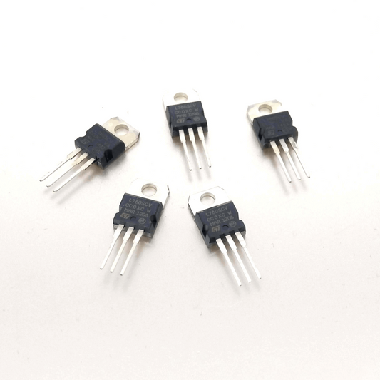 5pcs of L7805CV three-terminal regulators, 1.5A, 5V, ideal for power supply projects and circuit design.