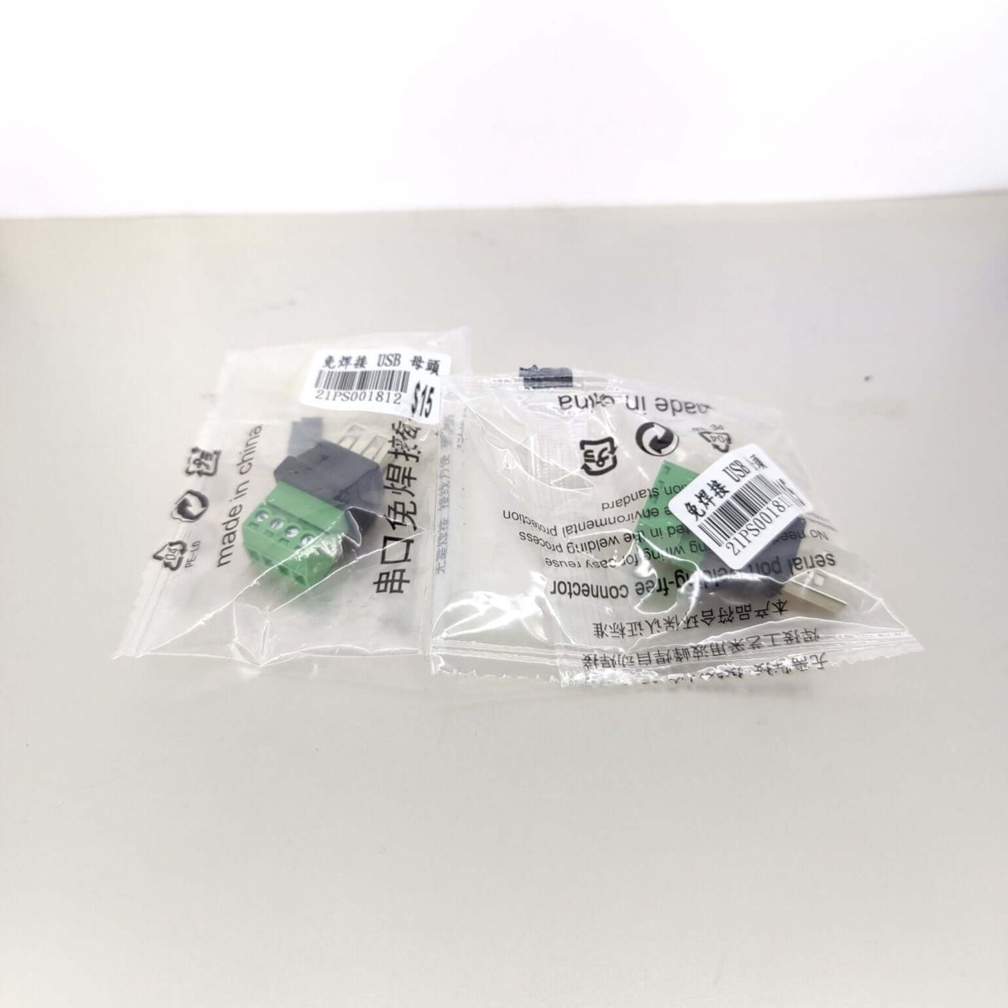 USB to 4-pin screw connector adapters in packaging, suitable for USB Type A Male/Female connections.