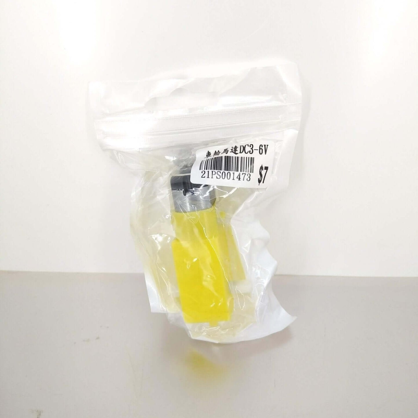 3-6V gear motor for Arduino smart car kit in packaging with yellow casing and price tag.